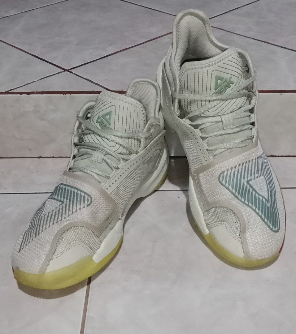 Peak Taichi Basketball Shoes (Category: Sneakers) located in Baguio. Submitted by jmlthrift27209 (Listing ID 1423888498, Image 1). Description: - Peak Taichi basketball shoes - Color: Light green and white - Unique design with Peak logo - Yellow soles with translucent appearance - Lace-up closure - Padded collar for comfort - Size tag visible in photos.