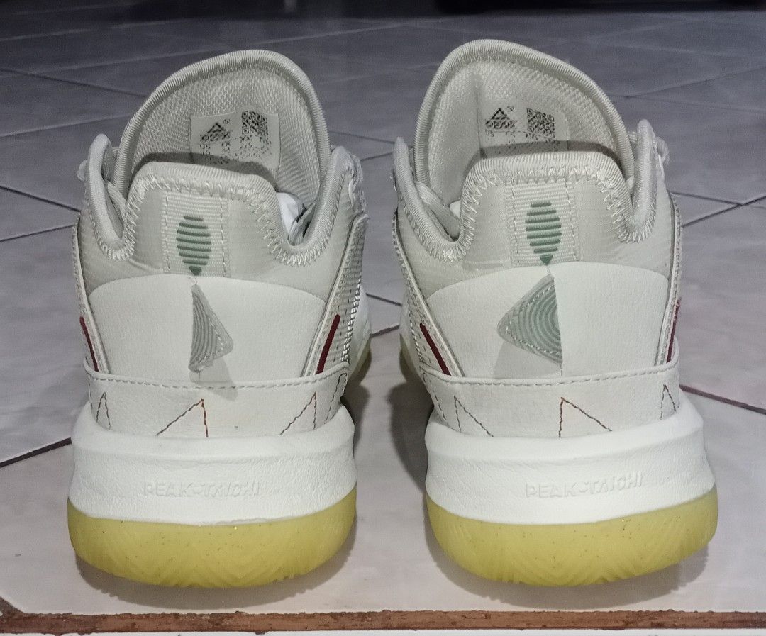 Peak Taichi Basketball Shoes (Category: Sneakers) located in Baguio. Submitted by jmlthrift27209 (Listing ID 1423888498, Image 3). Description: - Peak Taichi basketball shoes - Color: Light green and white - Unique design with Peak logo - Yellow soles with translucent appearance - Lace-up closure - Padded collar for comfort - Size tag visible in photos.