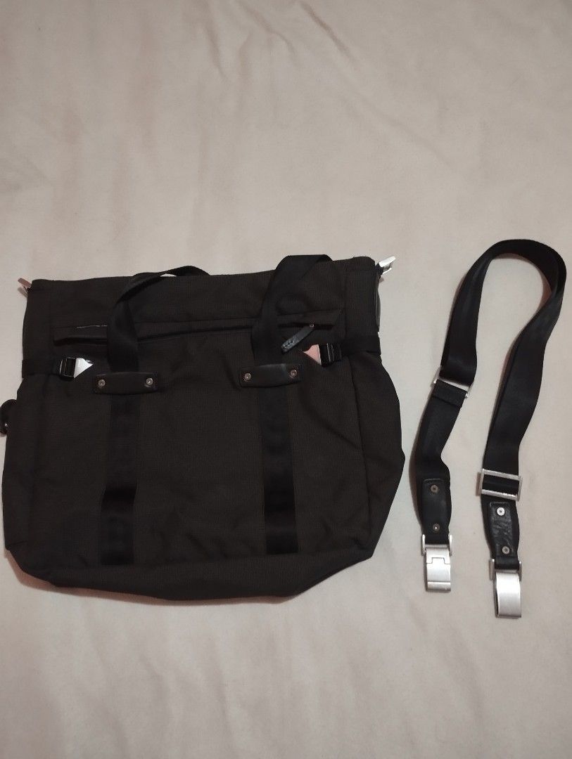 Porsche Design Black Tote Bag (Category: Sling Bags) located in Cebu City. Submitted by limeracing (Listing ID 1423937620, Image 3). Description: For Sale Porsche Design Luggage P'2000 Authentic Men's Travel Business Laptop Bag Messenger Nylon/Leather Trim 9.5/10 condition Dimensions 16x11x4.2 Selling for 6999 or best offer (bought from HK for 14k in PhP) 📍Cebu.