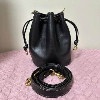 (Category: ) located in . Submitted by puss_in_purses (Listing ID 1423942538, Image 1). Description: .