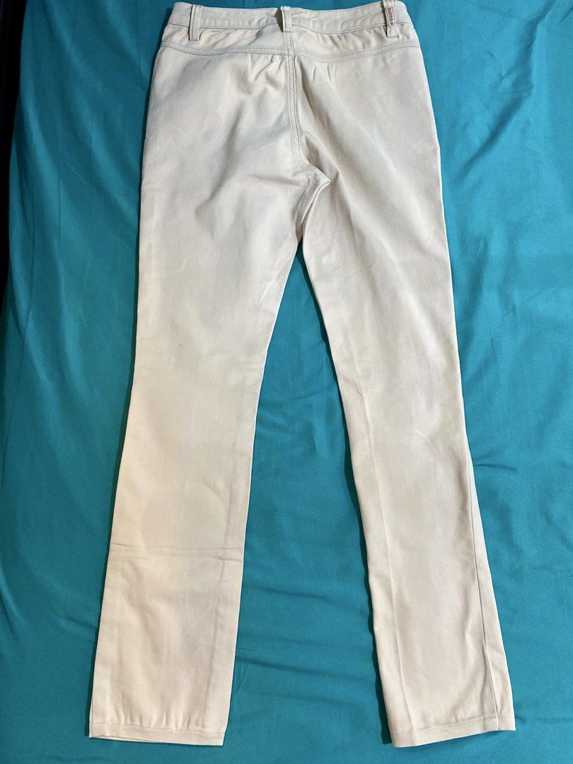 Vintage Guess Jeans Playa Size 27 (Category: Jeans) located in Las Pinas. Submitted by sww4n (Listing ID 1423938488, Image 2). Description: - Guess Playa Jeans - Light beige color - Size 27 - Straight leg cut - Button and zipper closure - Front pockets with decorative stitching - Model: L1075 694 -Preloved but in very good condition :D .