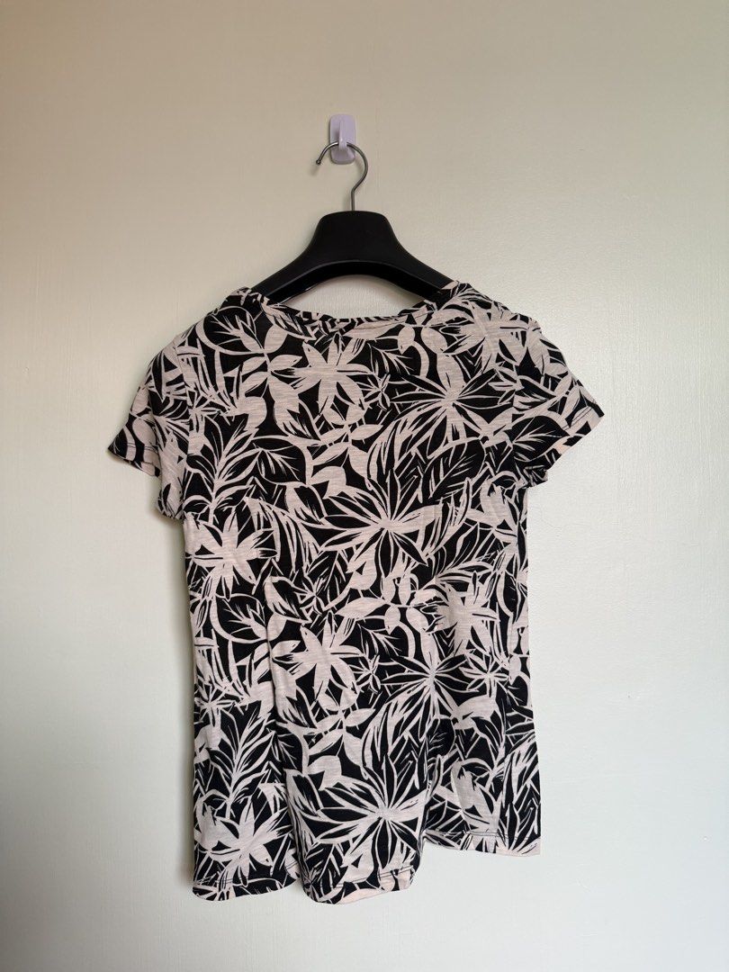 Principles Petite Floral T-shirt (Category: Shirts) located in Manila. Submitted by heiheiha04 (Listing ID 1423824762, Image 2). Description: - Principles Petite T-shirt - Black and white floral pattern - Round neckline - Short sleeves - Size: Petite 6 - Lightweight fabric - Suitable for warm weather - Dress up or down.
