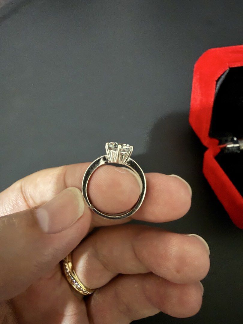 S925 Silver Ring with Cubic moissanite stone (Category: Rings) located in Mandaluyong City. Submitted by lehitimo03 (Listing ID 1423866284, Image 3). Description: S925 Silver Ring with Cubic moissanite stone Size 5.5-6 .