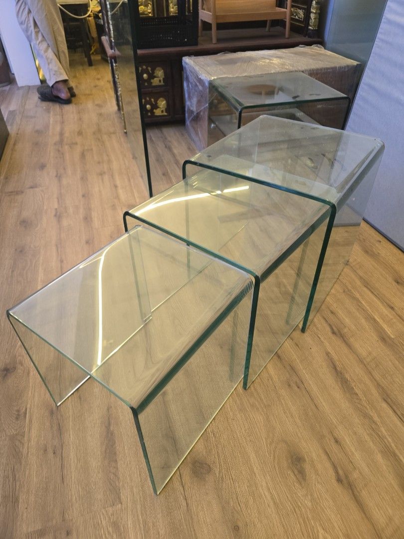 Side table (Category: Tables & Sets) located in Singapore. Submitted by toolbox_idept (Listing ID 1423802334, Image 1). Description: .