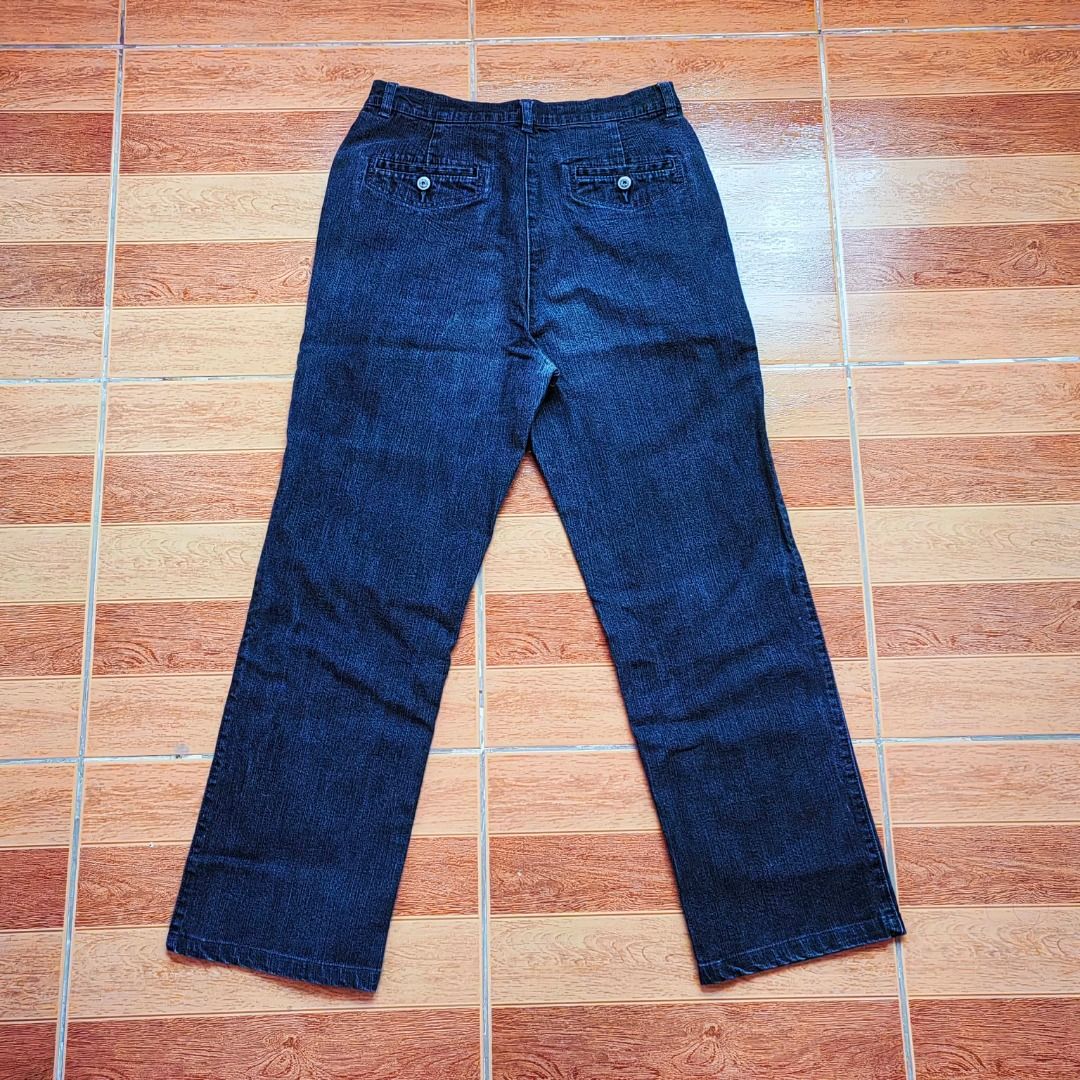 Sixth Sense Dark Gray Denim Jeans (Category: Jeans) located in Batangas. Submitted by dodgerblue (Listing ID 1423848126, Image 2). Description: - Sixth Sense Dark Gray Denim Jeans - Classic denim design - Versatile dark gray color - Perfect for everyday wear.