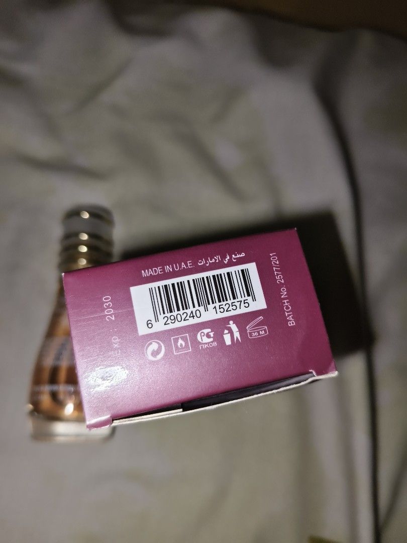 Smart Collection No. 201 Women (Category: Fragrance & Deodorants) located in Pasig City. Submitted by vianxa (Listing ID 1423860464, Image 3). Description: Brand new, medyo may dents lang yung box but the perfume it self is all goods. The "Smart Collection No. 201" perfume shown in the image is a dupe likely inspired by the Calvin Klein Euphoria Women Eau de Parfum. The scent is a captivating and luxurious floral oriental fragrance known for its 