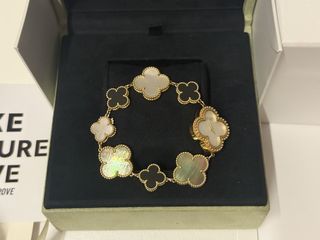 (Category: ) located in . Submitted by luxetreasuretrove (Listing ID 1382943803, Image 1). Description: .