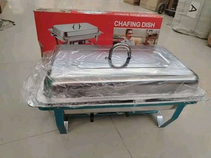 Stainless Steel Chafing Dish (Category: Other Kitchenware & Tableware) located in Makati City. Submitted by oideme (Listing ID 1423833314, Image 2). Description: .