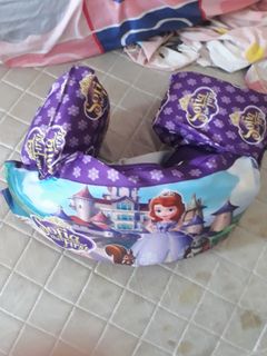 (Category: ) located in . Submitted by berryblubear (Listing ID 1423868574, Image 1). Description: .