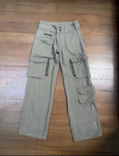 (Category: ) located in . Submitted by capycloset (Listing ID 1423887296, Image 1). Description: .