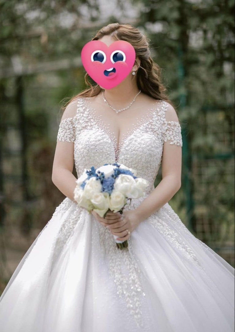 Wedding Gown (Category: Evening dresses & gowns) located in Manila. Submitted by randomdeclutter (Listing ID 1423958560, Image 1). Description: - Stunning white wedding gown - Intricate beadwork - Sweetheart neckline - Delicate off-the-shoulder sleeves - Flowing skirt - Beautiful open back design - Long train - Includes veil 34 bust 30-31 waist Pwede sukatin.