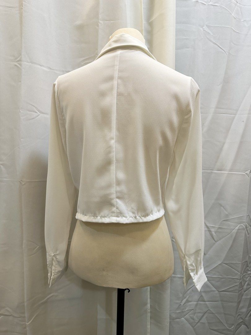White Cropped Blouse with Ice Cream Design (Category: Blouses) located in Manila. Submitted by randomdeclutter (Listing ID 1423957929, Image 2). Description: .