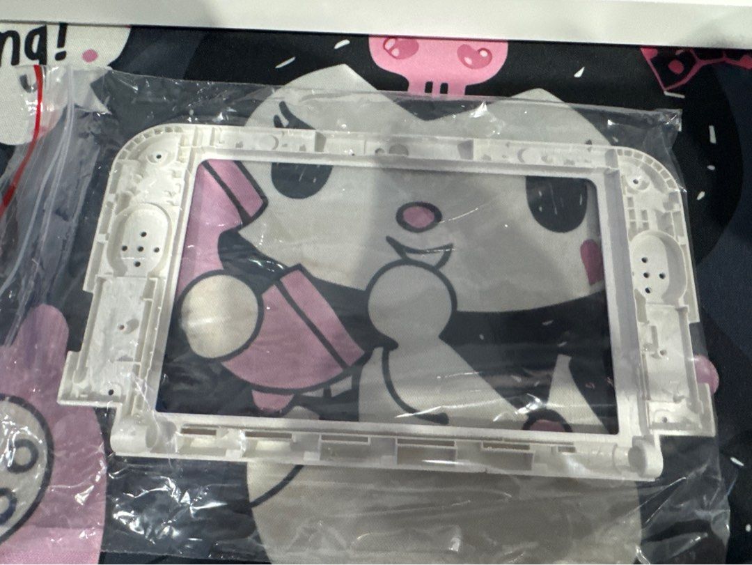 White New 3DS XL/LL Top Housing (Category: Cases & Sleeves) located in Makati City. Submitted by allehcs (Listing ID 1423936038, Image 2). Description: I ordered this months ago when i wanted to get my new white 3DS xl repaired, but i sold it off. The replacement only arrived today 🥀. .
