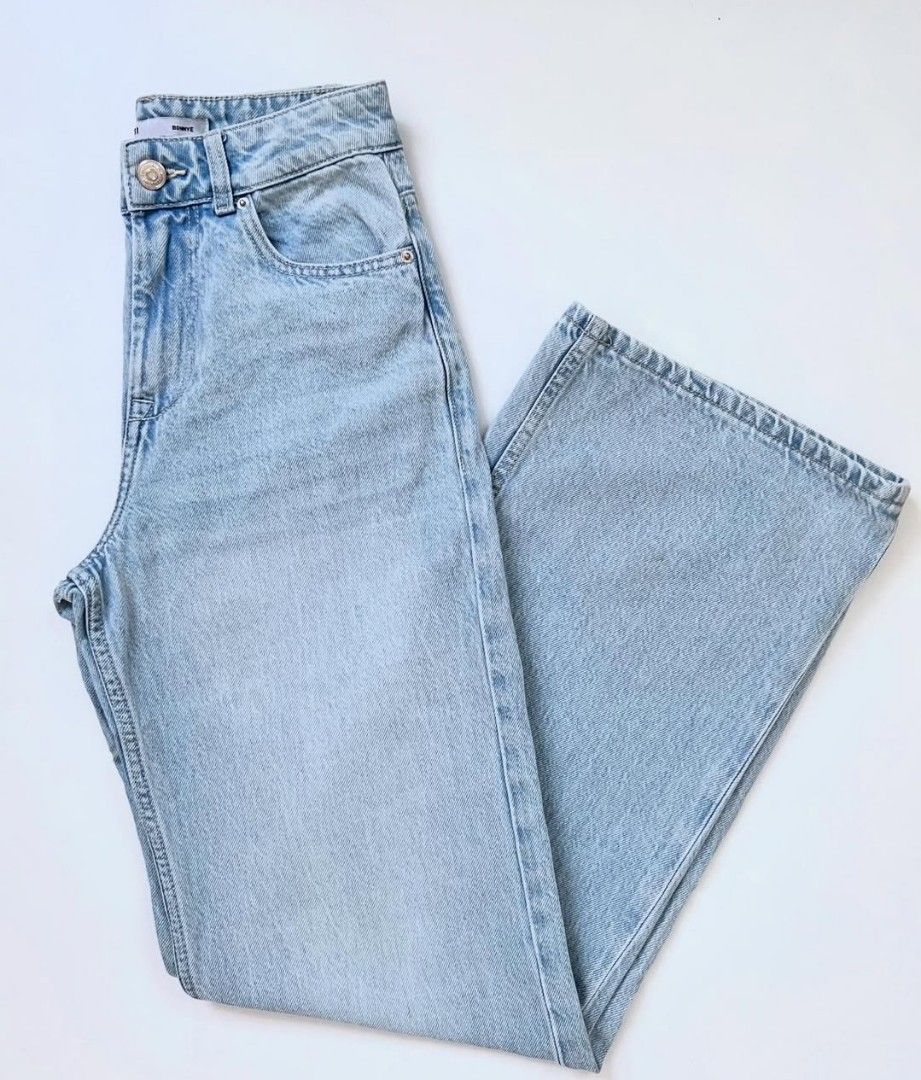 Wide Leg Jeans (Category: Jeans) located in Quezon City. Submitted by jarsonjae (Listing ID 1423849909, Image 1). Description: - Light blue - Wide-leg jeans - High-waisted - Relaxed fit - Classic five-pocket design - Button and zipper closure - Great for casual outfits.
