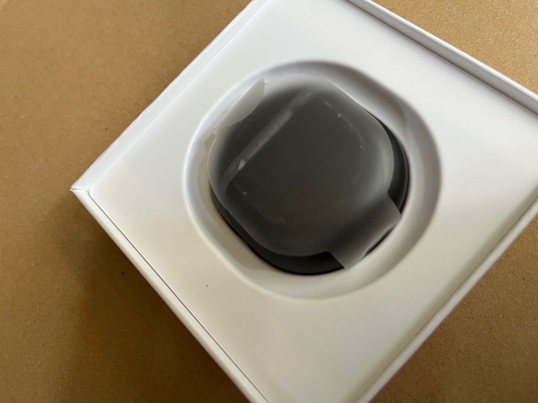 wireless earbuds (Category: Earphones) located in Quezon City. Submitted by selinarey (Listing ID 1423914882, Image 3). Description: wireless earbuds - brand new, just opened to check orig price 4790 mop gcash mod jnt sdd.