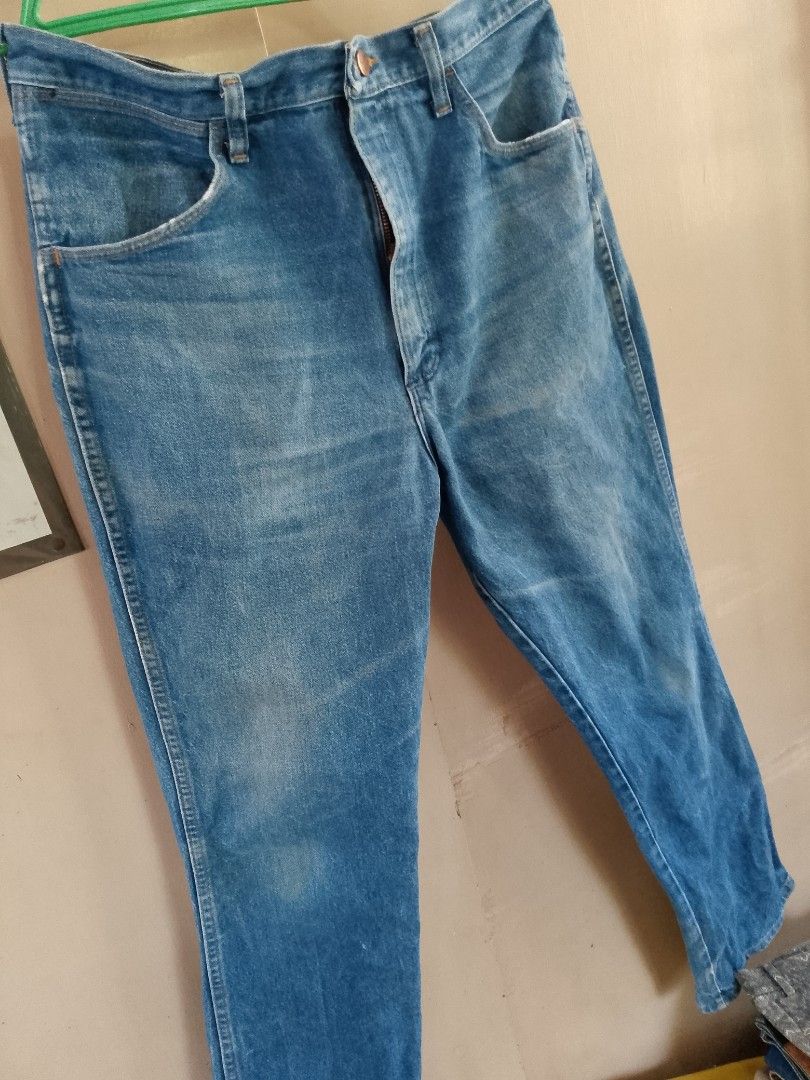 Wrangler 945 Jeans Boot Cut Cowboy Cut (Category: Jeans) located in Caloocan City. Submitted by daveherradura_02 (Listing ID 1423846495, Image 3). Description: - Authentic Wrangler jeans - Size: 36x34 on tag - Light blue wash - Classic five-pocket design - Wrangler logo patch on back pocket - Made in USA - Hem shows some wear Waist: 35 Rise: 13 Length: 44.5 Leg opening: 9.