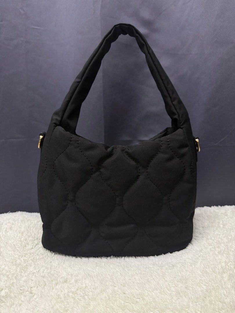 YC Black Quilted Shoulder Bag (Category: Tote Bags) located in Kuala Lumpur. Submitted by lina231 (Listing ID 1423835827, Image 2). Description: Bag vincci never use.