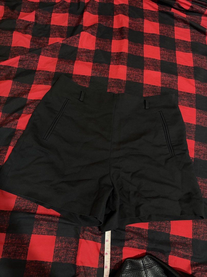 Zara Basic Black Shorts (Category: Shorts) located in Cainta. Submitted by lerlainee (Listing ID 1423880789, Image 1). Description: - Zara Basic black shorts - High-waisted design - Tailored fit - Size S - Two front pockets - Zipper closure - Made in Spain.