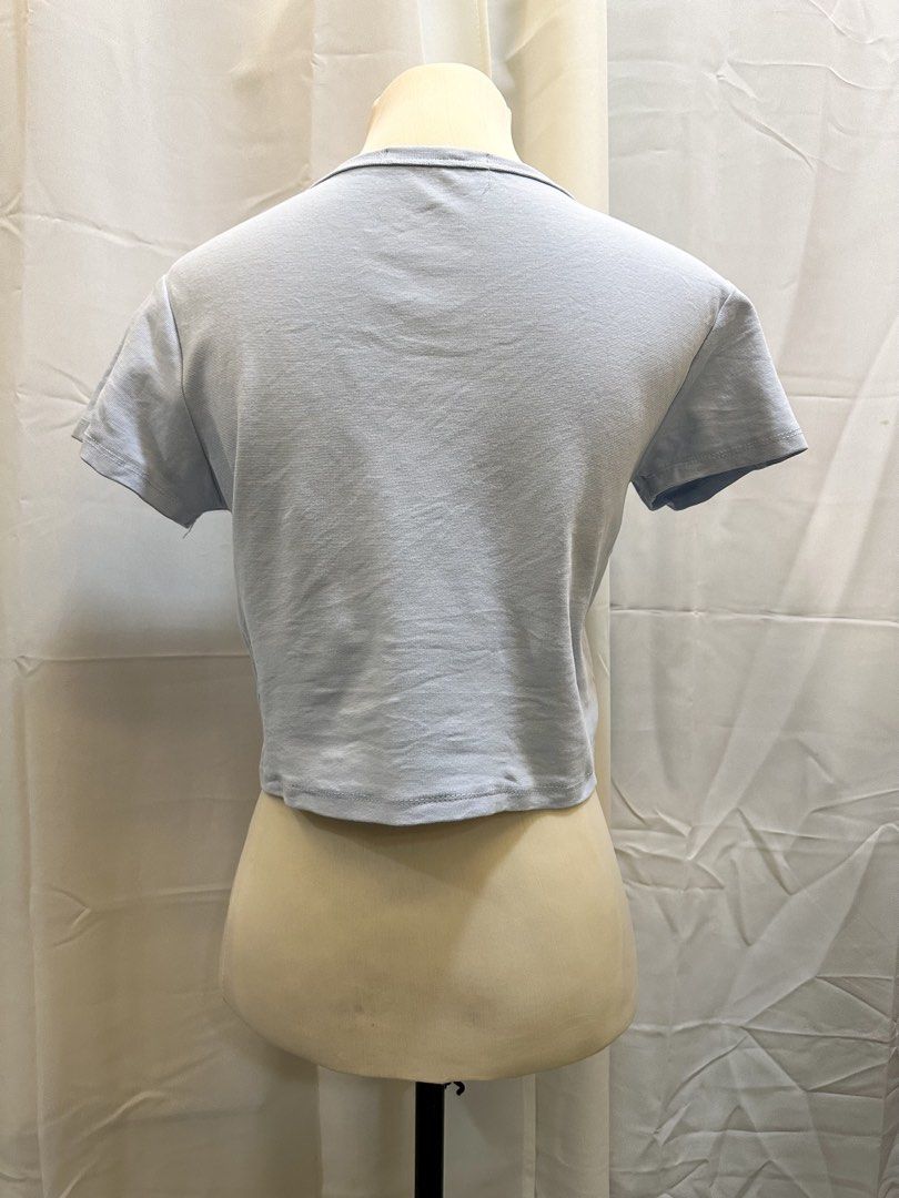 Zara Crop Top - XL (Category: Others Tops) located in Manila. Submitted by randomdeclutter (Listing ID 1423957951, Image 2). Description: - Zara crop top - Light blue color - Size: XL - Round neckline - Short sleeves - Made in Bangladesh - Soft fabric.
