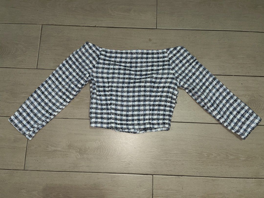 Zara Off-Shoulder Cropped Top (Category: Blouses) located in Makati City. Submitted by sixelaa (Listing ID 1423842016, Image 2). Description: - Zara off-shoulder cropped top - Classic black and white checkered pattern - Long sleeves - Button-down front - Made in Cambodia - Size: S (EUR/USA).