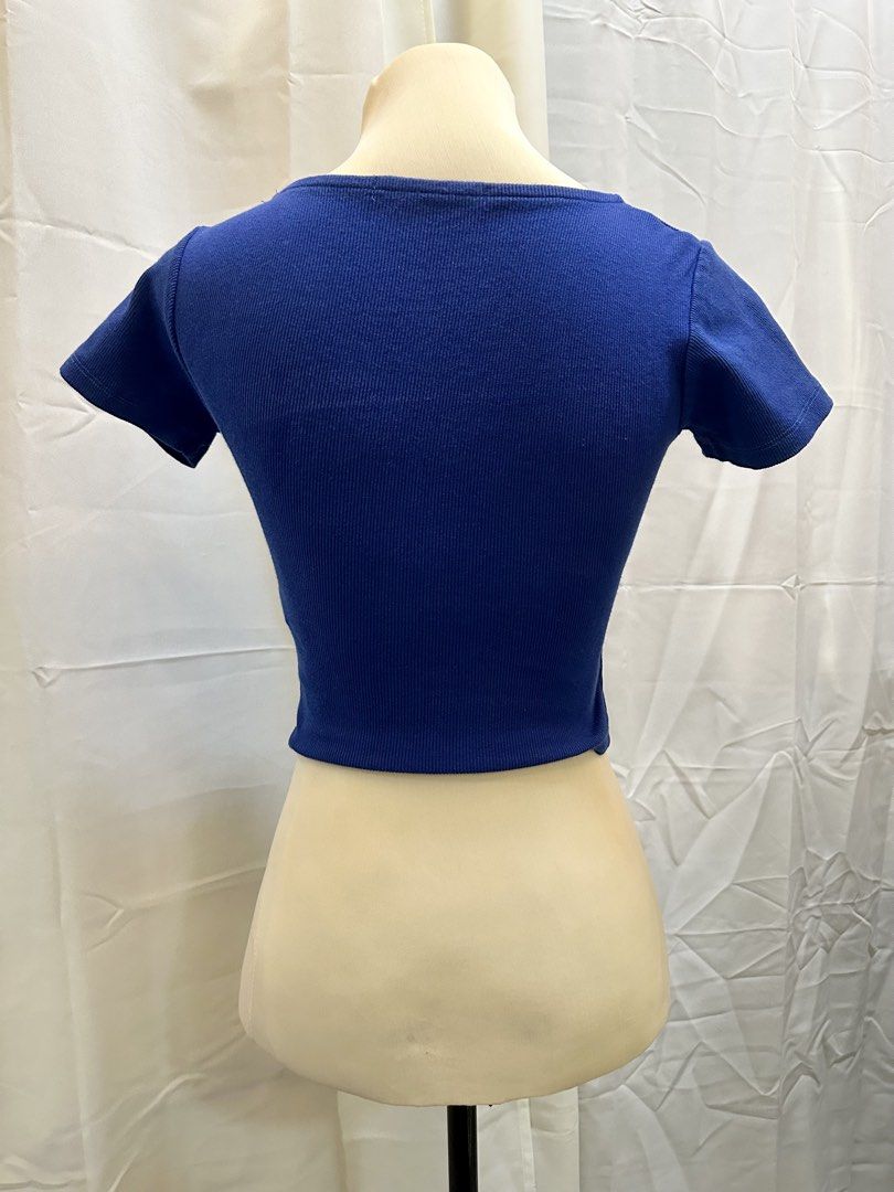 Zara Square Neck Crop Top (Category: Sleeveless) located in Manila. Submitted by randomdeclutter (Listing ID 1423957908, Image 3). Description: - Zara crop top - Vibrant blue color - Square neckline - Short sleeves - Ribbed fabric - Size: Small - Made in Bangladesh.