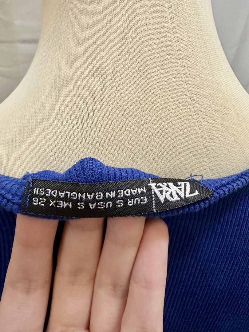 Zara Square Neck Crop Top (Category: Sleeveless) located in Manila. Submitted by randomdeclutter (Listing ID 1423957908, Image 2). Description: - Zara crop top - Vibrant blue color - Square neckline - Short sleeves - Ribbed fabric - Size: Small - Made in Bangladesh.