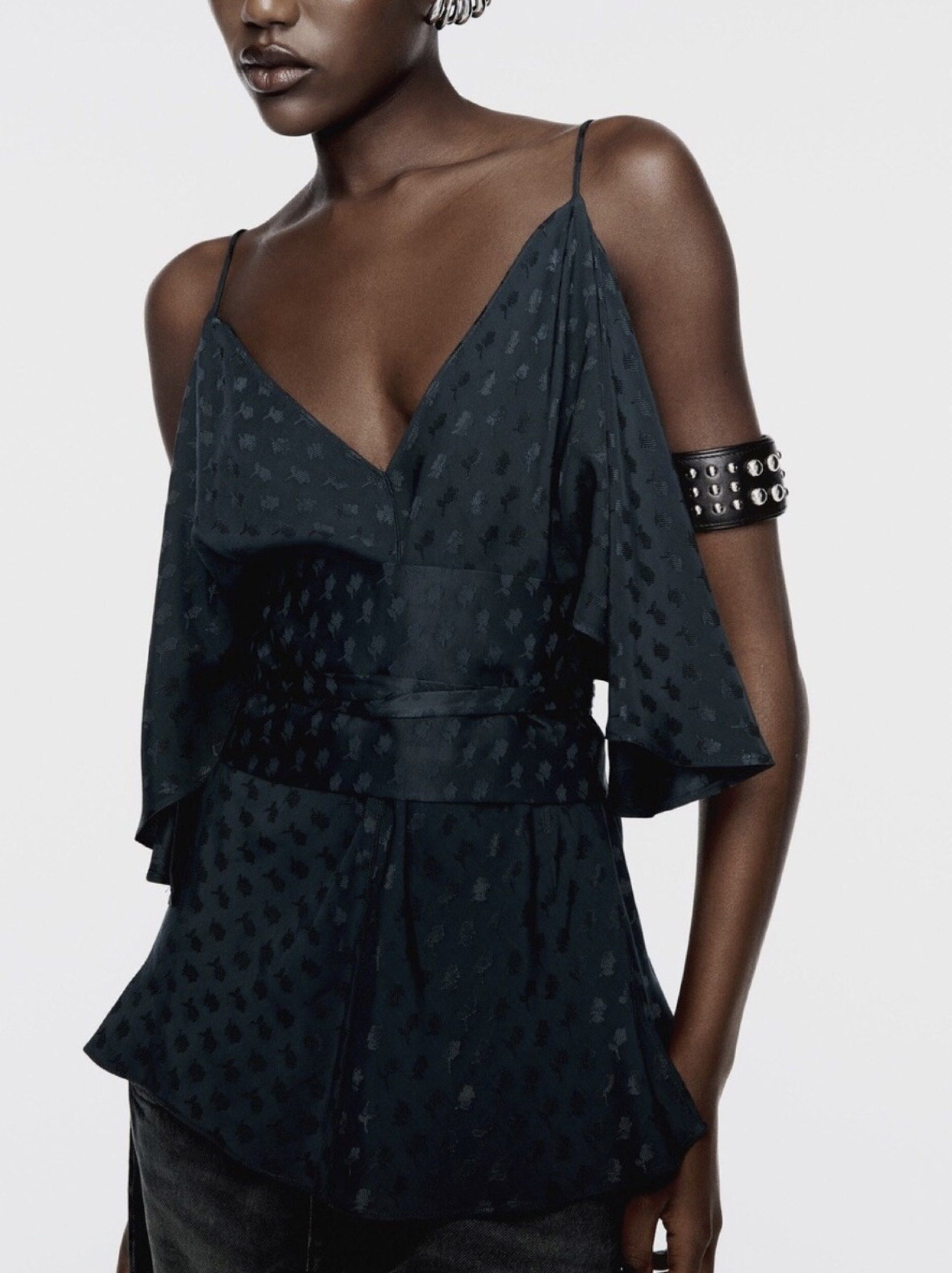 Zara Strap Top (Category: Blouses) located in Puerto Princesa. Submitted by rorysroomdeclutter (Listing ID 1423822971, Image 1). Description: Zara Jacquard Strap Top Petrol Blue color BNWT Lost belt hence selling low - but still works as a free flowing top No flaws/runs/defects Dm for inquiries Price + SF .
