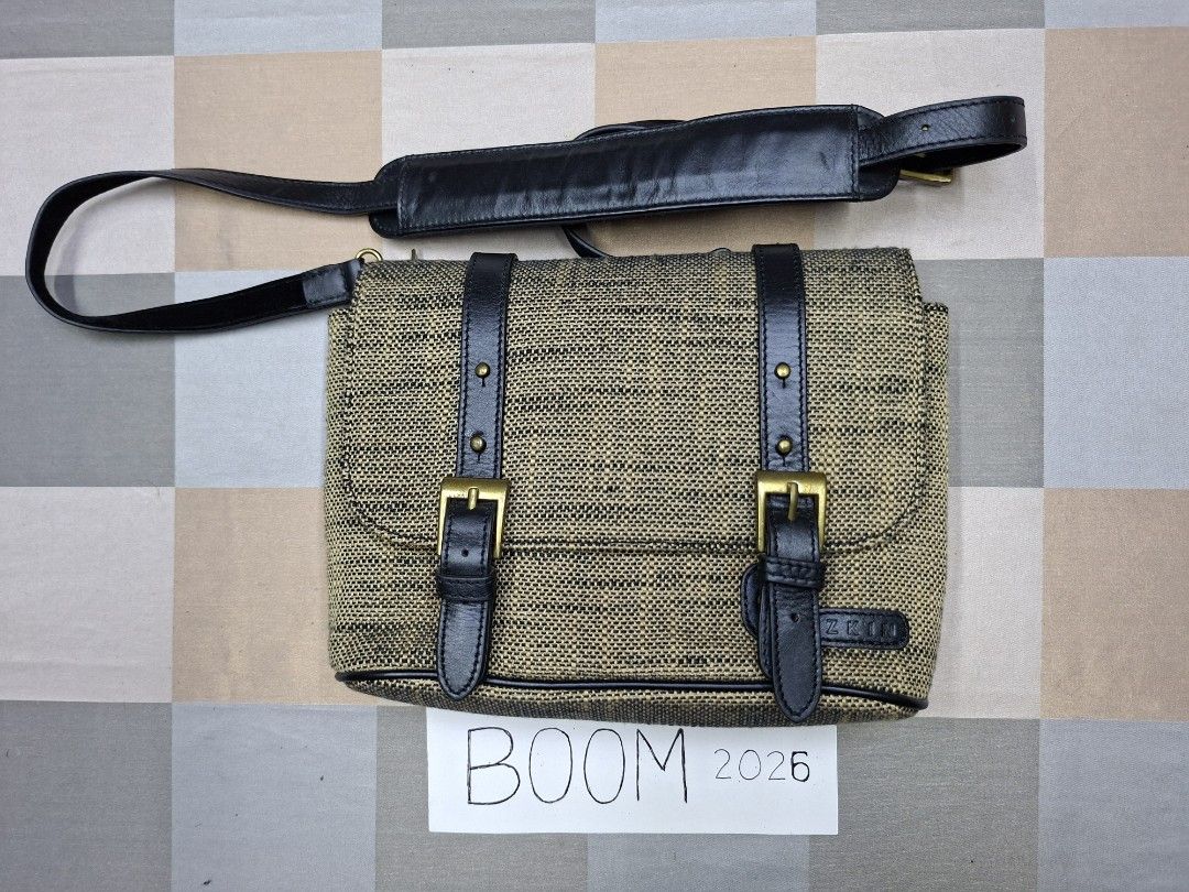 Zkin tweed and leather Sling Camera Bag (Category: Camera Bags & Carriers) located in Dagupan City. Submitted by bo0ms (Listing ID 1423942436, Image 1). Description: For sale Zkin tweed and leather Sling Camera Bag Slightly Used in very Good Condition, Super lightly Used only, no usability issues, see pics for details, will fit a small camera and lens, Perfect for mirrorless camera, or can be an EDC bag. Price is 2250php+ Sf sa malayo Item locate