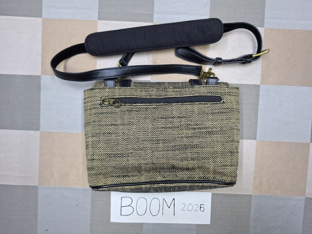 Zkin tweed and leather Sling Camera Bag (Category: Camera Bags & Carriers) located in Dagupan City. Submitted by bo0ms (Listing ID 1423942436, Image 2). Description: For sale Zkin tweed and leather Sling Camera Bag Slightly Used in very Good Condition, Super lightly Used only, no usability issues, see pics for details, will fit a small camera and lens, Perfect for mirrorless camera, or can be an EDC bag. Price is 2250php+ Sf sa malayo Item locate