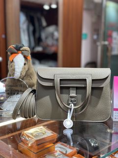 （分類：）位於 。 由 360_Luxury 提交（商品編號 1282785857，圖片 1）。簡介： 。