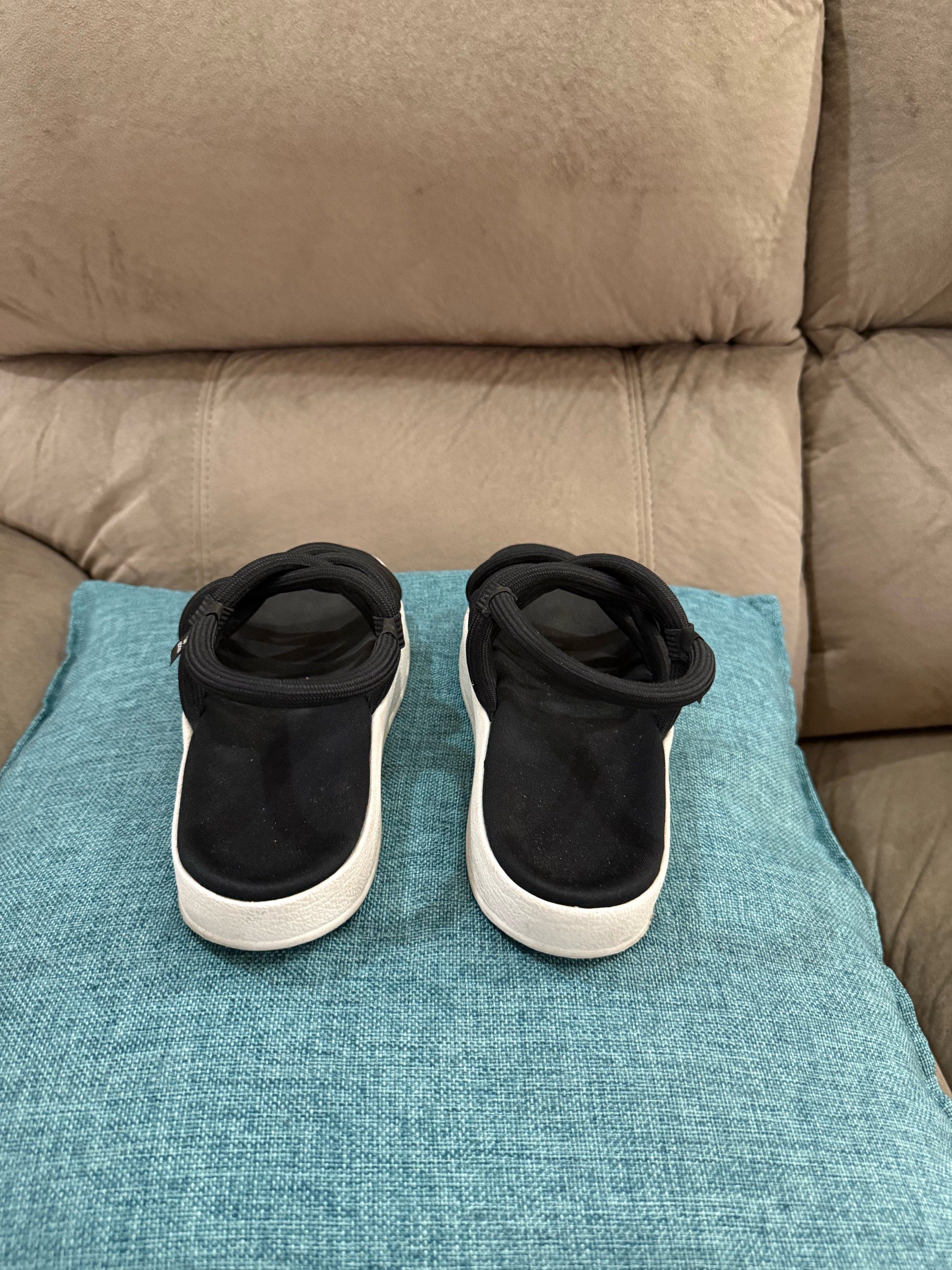 Adidas Sandals Black and White (Category: Flats & Sandals) located in Iloilo. Submitted by chocoliver1214 (Listing ID 1419423284, Image 2). Description: - Adidas sandals - Black with white soles - Unique rope-like design - Comfortable back strap - Adidas logo detail - Ideal for casual wear.