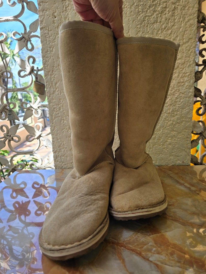Aldo Fur Lined Tall Boots US 7 (Category: Boots) located in Muntinlupa City. Submitted by mmmikay (Listing ID 1419440005, Image 3). Description: Aldo fur lined tall boots in beige, US 7. Super warm and comfy, Last used in New York winter Dec 2019 - Jan 2020 right before the pandemic. Issue: Madumi lang due to use, you can see from the pics. RFS: Di na kasya sa legs ko sez after pandemic. Location: Muntinlupa City.
