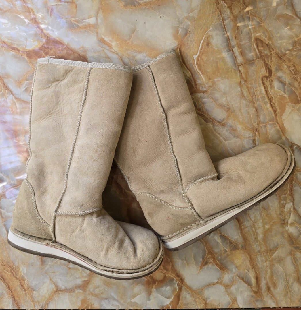 Aldo Fur Lined Tall Boots US 7 (Category: Boots) located in Muntinlupa City. Submitted by mmmikay (Listing ID 1419440005, Image 2). Description: Aldo fur lined tall boots in beige, US 7. Super warm and comfy, Last used in New York winter Dec 2019 - Jan 2020 right before the pandemic. Issue: Madumi lang due to use, you can see from the pics. RFS: Di na kasya sa legs ko sez after pandemic. Location: Muntinlupa City.
