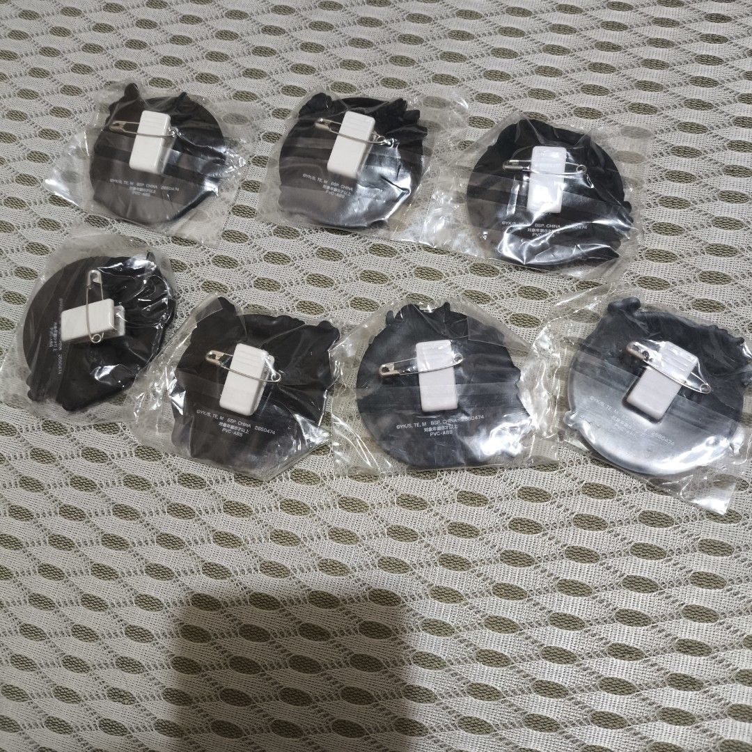 Anime Rubber Pins Set (Category: Vintage Collectibles) located in Quezon City. Submitted by boitresures (Listing ID 1419562364, Image 2). Description: 500 take all (negotiable) - Set of 7 anime rubber pins -Badge/Pin Set of 7 Rubber Badges Vol.1 "Hell's Paradise".
