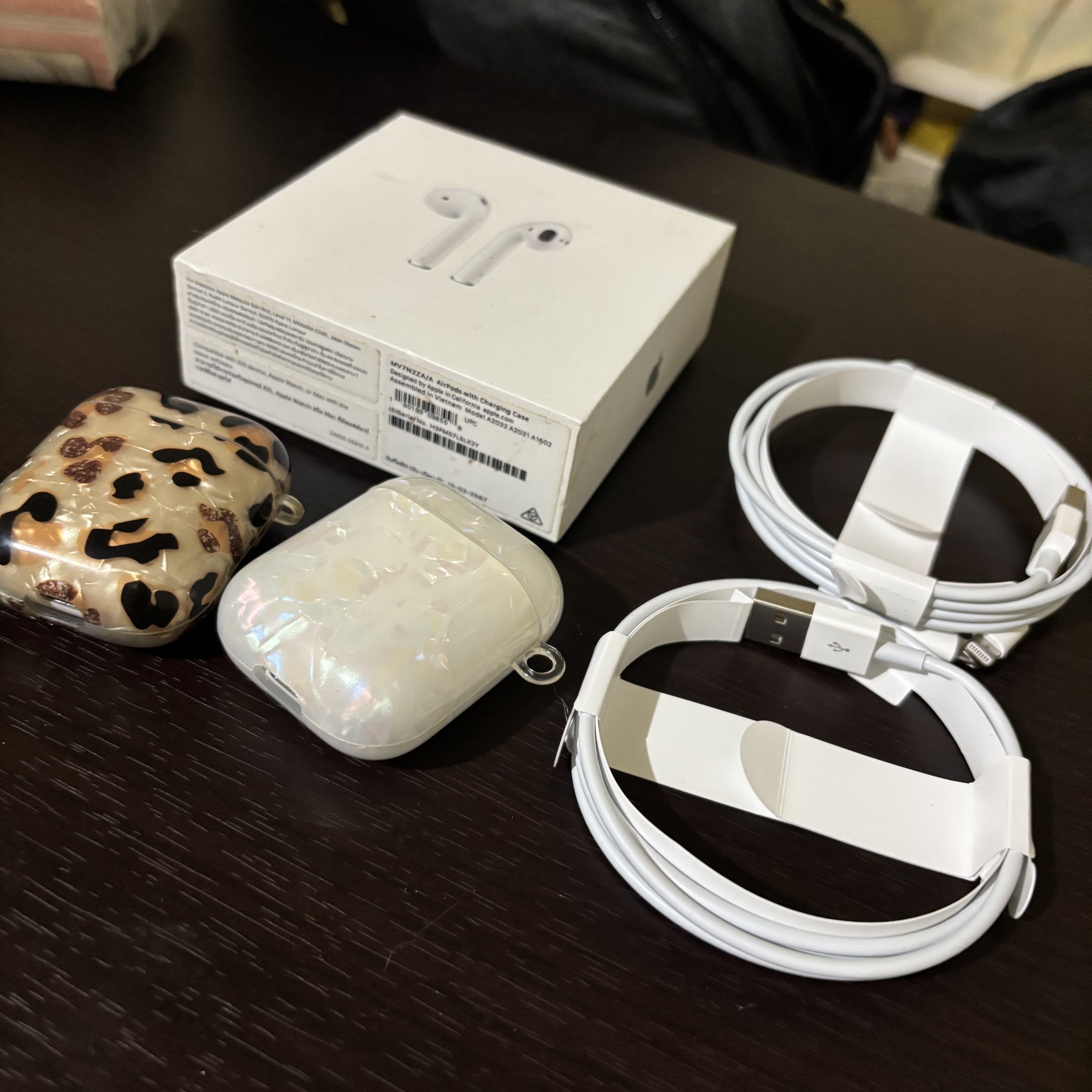 Apple AirPods 2nd Gen with Case (Category: Earphones) located in Las Pinas. Submitted by theimpulsebuyer.ph (Listing ID 1399536448, Image 1). Description: guaranteed original. moneyback if proven fake. with lighting cable included. malinis pwede sa maarte. frequently cleaned and sanitized. 4500 take all last price. may stain lang sa takip part pero kaya naman matanggal if malinis. i have 2 available. issue: kulang ng isang airpod yung white. rfs.