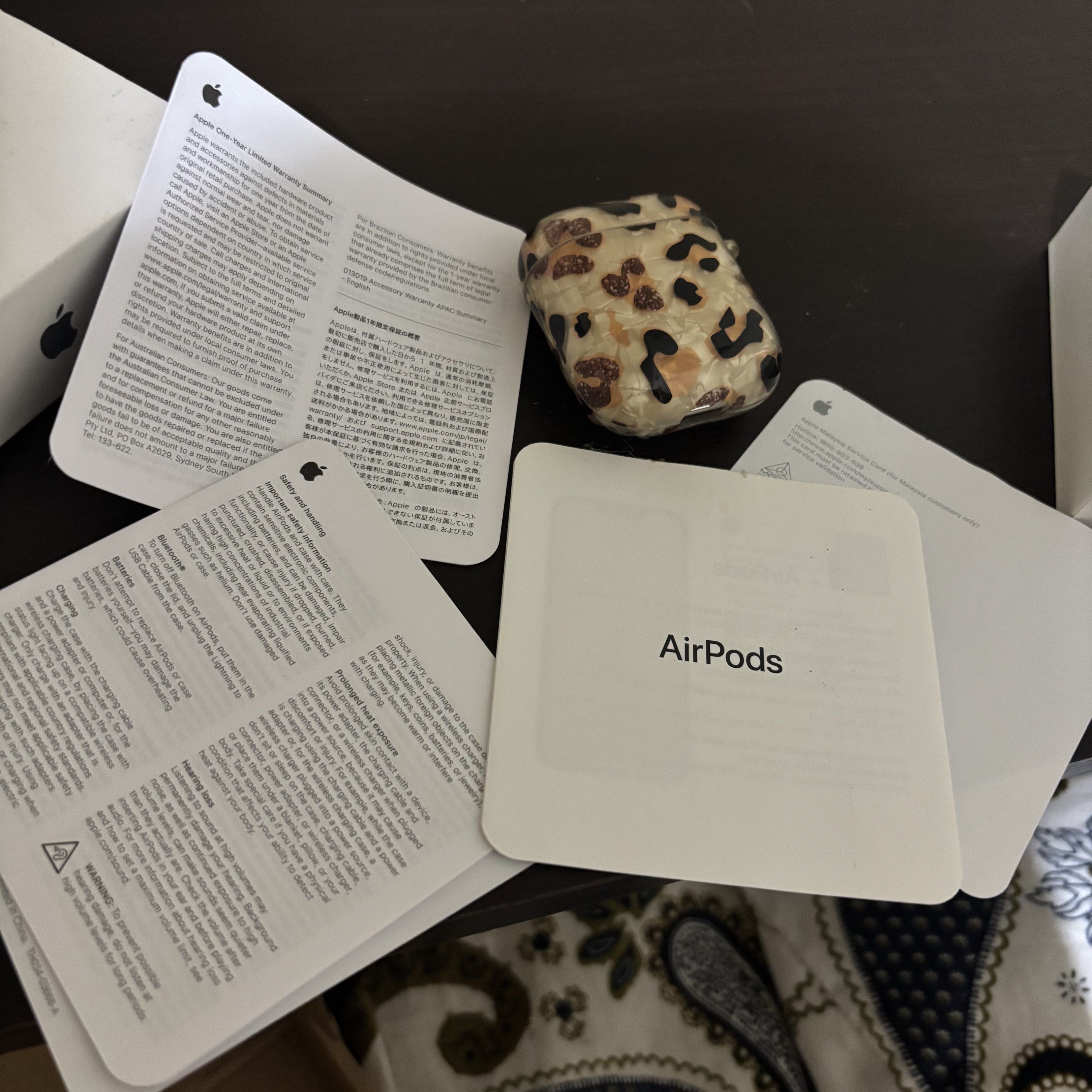 Apple AirPods 2nd Gen with Case (Category: Earphones) located in Las Pinas. Submitted by theimpulsebuyer.ph (Listing ID 1399536448, Image 2). Description: guaranteed original. moneyback if proven fake. with lighting cable included. malinis pwede sa maarte. frequently cleaned and sanitized. 4500 take all last price. may stain lang sa takip part pero kaya naman matanggal if malinis. i have 2 available. issue: kulang ng isang airpod yung white. rfs.