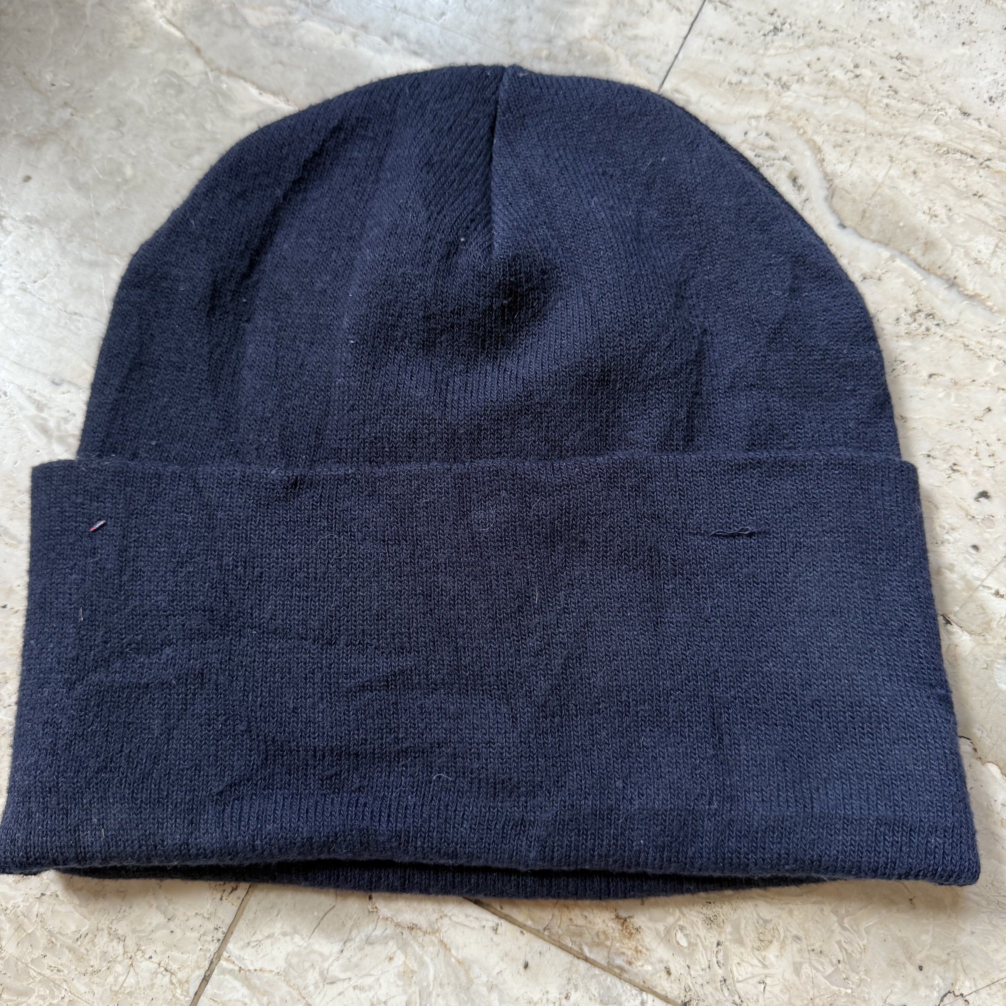 Arc'teryx Word Toque Beanie (Category: Caps & Hats) located in Cavite. Submitted by epiboie (Listing ID 1419505947, Image 3). Description: - Arc'teryx Word Toque beanie - Color: Navy blue - Material: 95% polyester, 5% elastane - Embroidered Arc'teryx logo - Size: 58cm - Made in Indonesia.