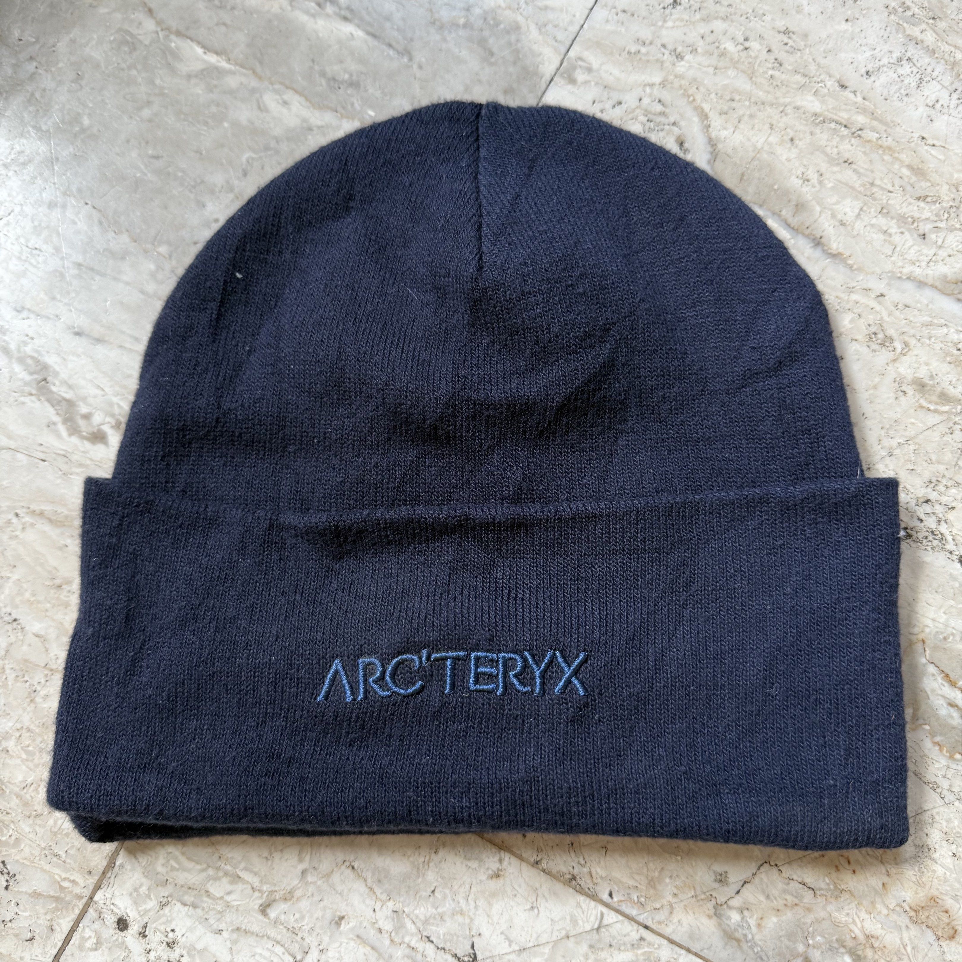 Arc'teryx Word Toque Beanie (Category: Caps & Hats) located in Cavite. Submitted by epiboie (Listing ID 1419505947, Image 1). Description: - Arc'teryx Word Toque beanie - Color: Navy blue - Material: 95% polyester, 5% elastane - Embroidered Arc'teryx logo - Size: 58cm - Made in Indonesia.