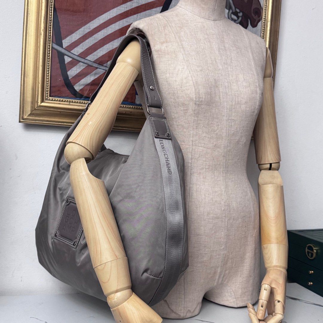 Authentic longchamp hobo bag (Category: Luxury Bags & Wallets) located in Rizal. Submitted by houseofbell (Listing ID 1419484254, Image 3). Description: Excellent condition No flaws Nylon & leather material .