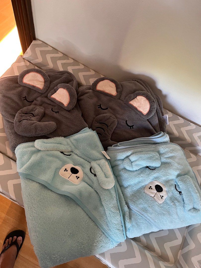 Baby hooded towels (Category: Baby Toiletries & Grooming) located in Dasmarinas. Submitted by casabthebrand (Listing ID 1419476843, Image 1). Description: Php 50 EACH Used once only then stored RFS: too small for my kids; ideal for 2yo and below.