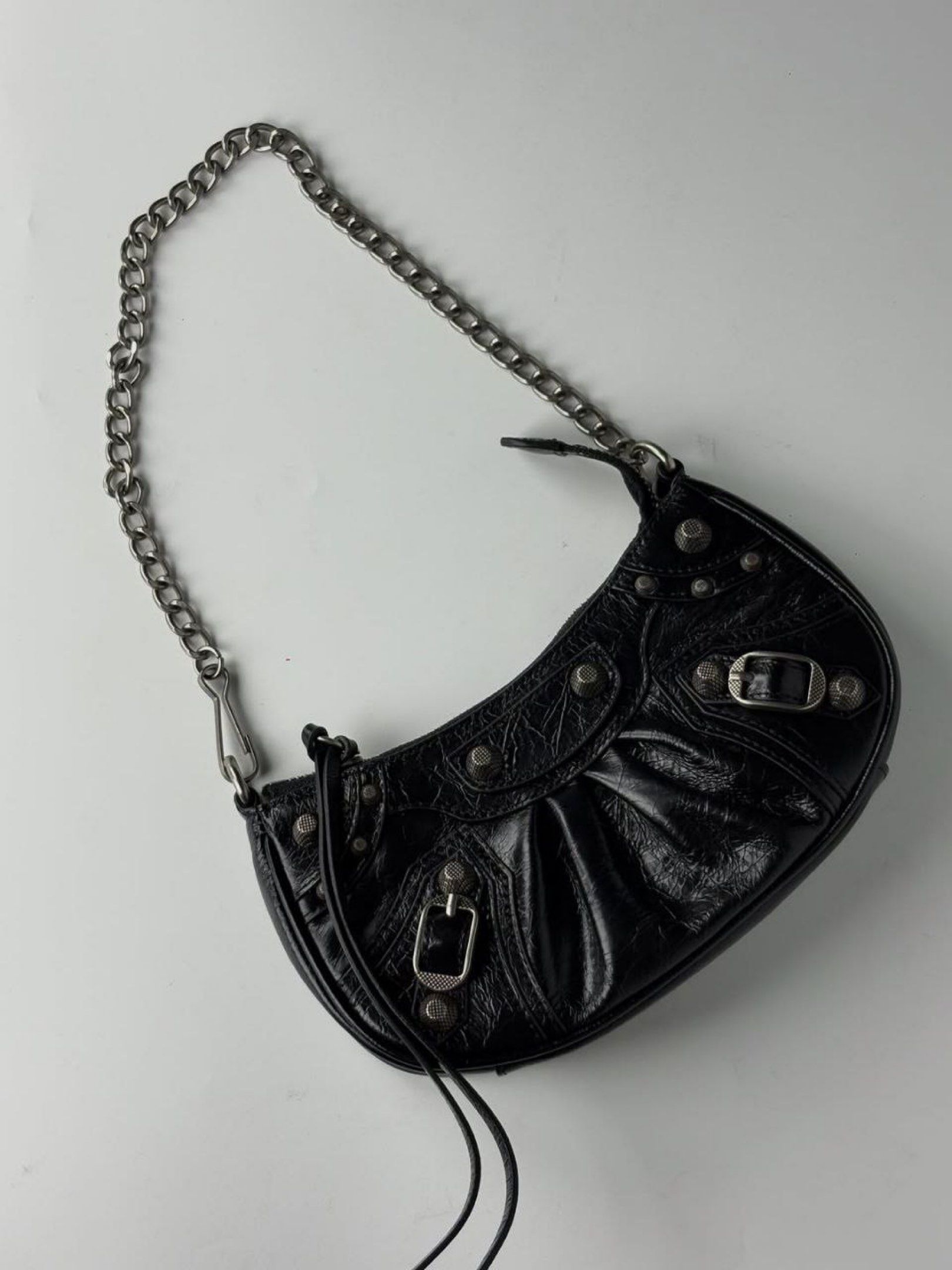 Balenciaga Le Cagole Shoulder Bag (Category: Luxury Bags & Wallets) located in Bulacan. Submitted by gentle.stuffy (Listing ID 1419459153, Image 2). Description: - In excellent condition. - Dm the last price for sure buyer. - Dm for the other infos and photos. - Strictly Payment First. 💸MOP: Bank, Gcash 📦MOD: lalamove, J&T, LBC or buyer preferred choice. The buyer will shoulder the shipping fees..