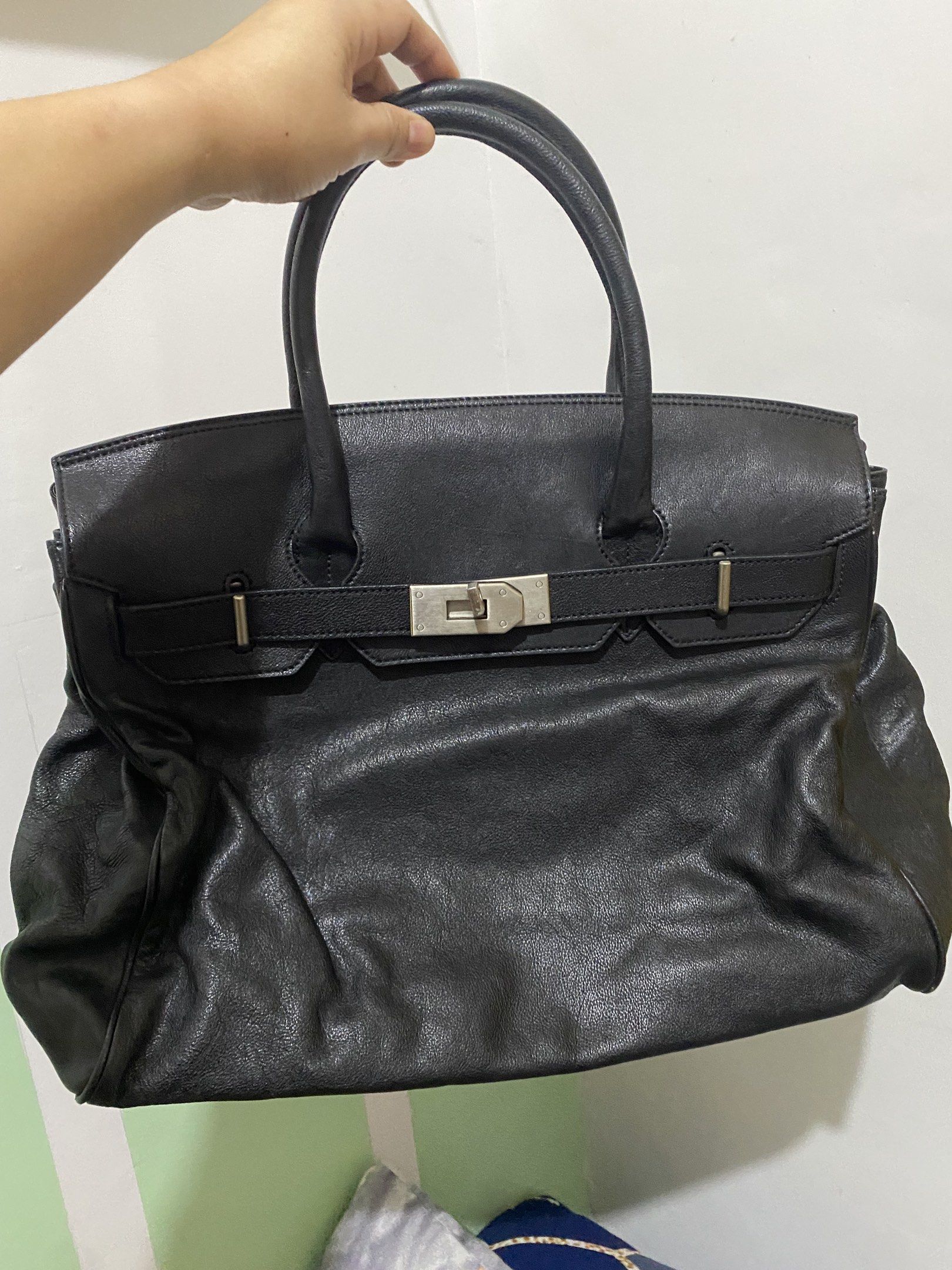 BCBG Black Leather Handbag (Category: Luxury Bags & Wallets) located in Iloilo. Submitted by cja_apparel (Listing ID 1419530446, Image 1). Description: Flaws: last pic (very tiny spot sa knob) RFS: Going abroad. All must go!.