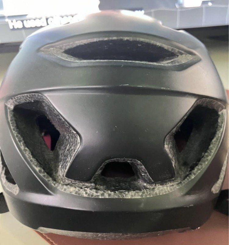 Bell Mountain Bike Helmet with MIPS (Category: Bicycles) located in San Pablo. Submitted by cadger_madmad (Listing ID 1419413436, Image 3). Description: Second-hand Has some scratches but still in good condition. Never been dropped. Great for mountain biking or trail riding. MIPS-equipped for added safety. .