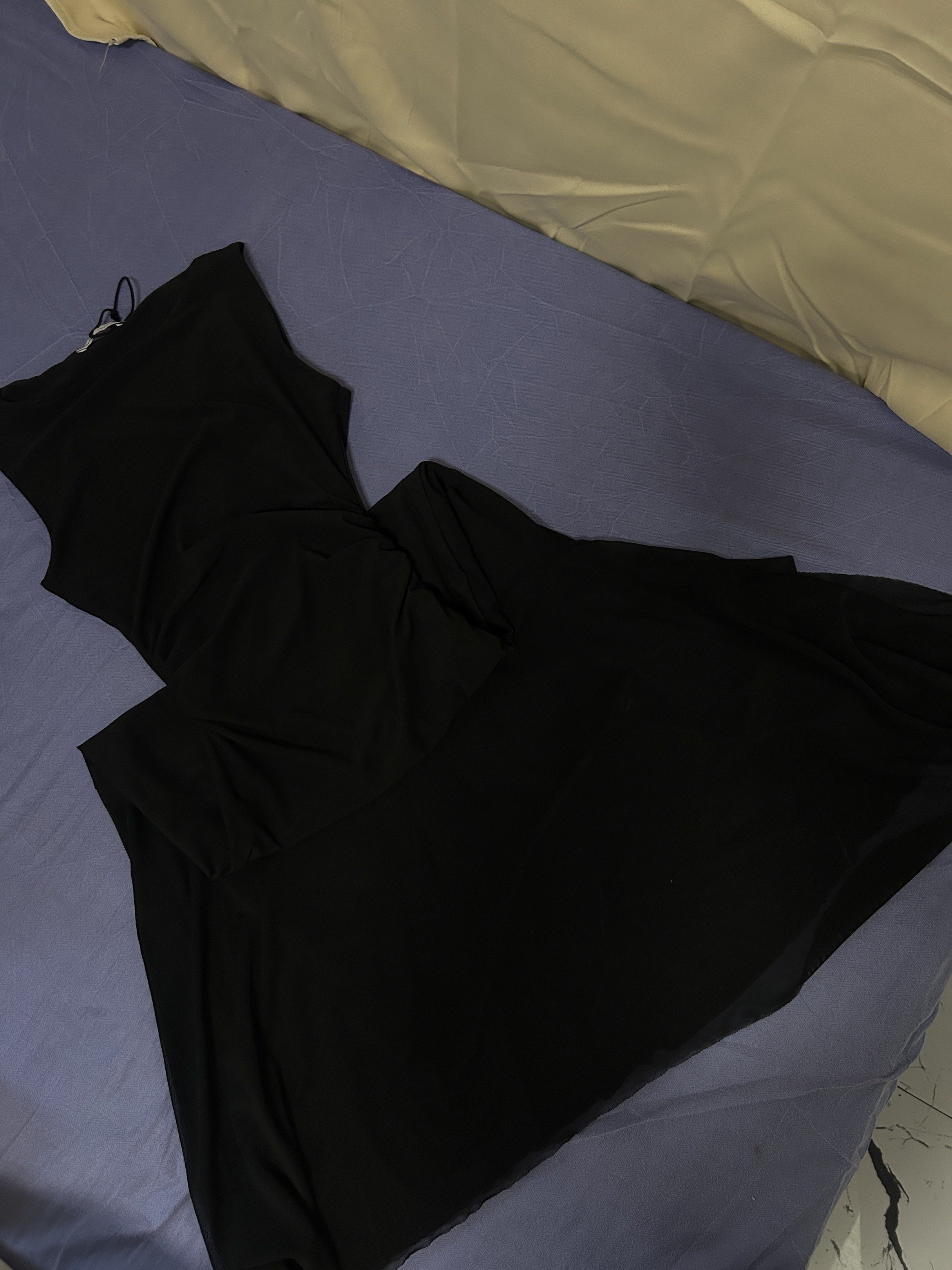 Bershka Black Long Dress (Category: Evening dresses & gowns) located in Manila. Submitted by eclaiire (Listing ID 1419528271, Image 2). Description: - XS to Small - Original bershka - Long Dress - Only used once for casual Prom - DM for measurements and When worn pictures - Negotiable MOP - Gcash - Pasabuy (lalamove, grab, and other app that offers payment pasabuy) - Cash (Only for meet up with 50% downpayment through gcash) MOD - Grab/Lalamove -