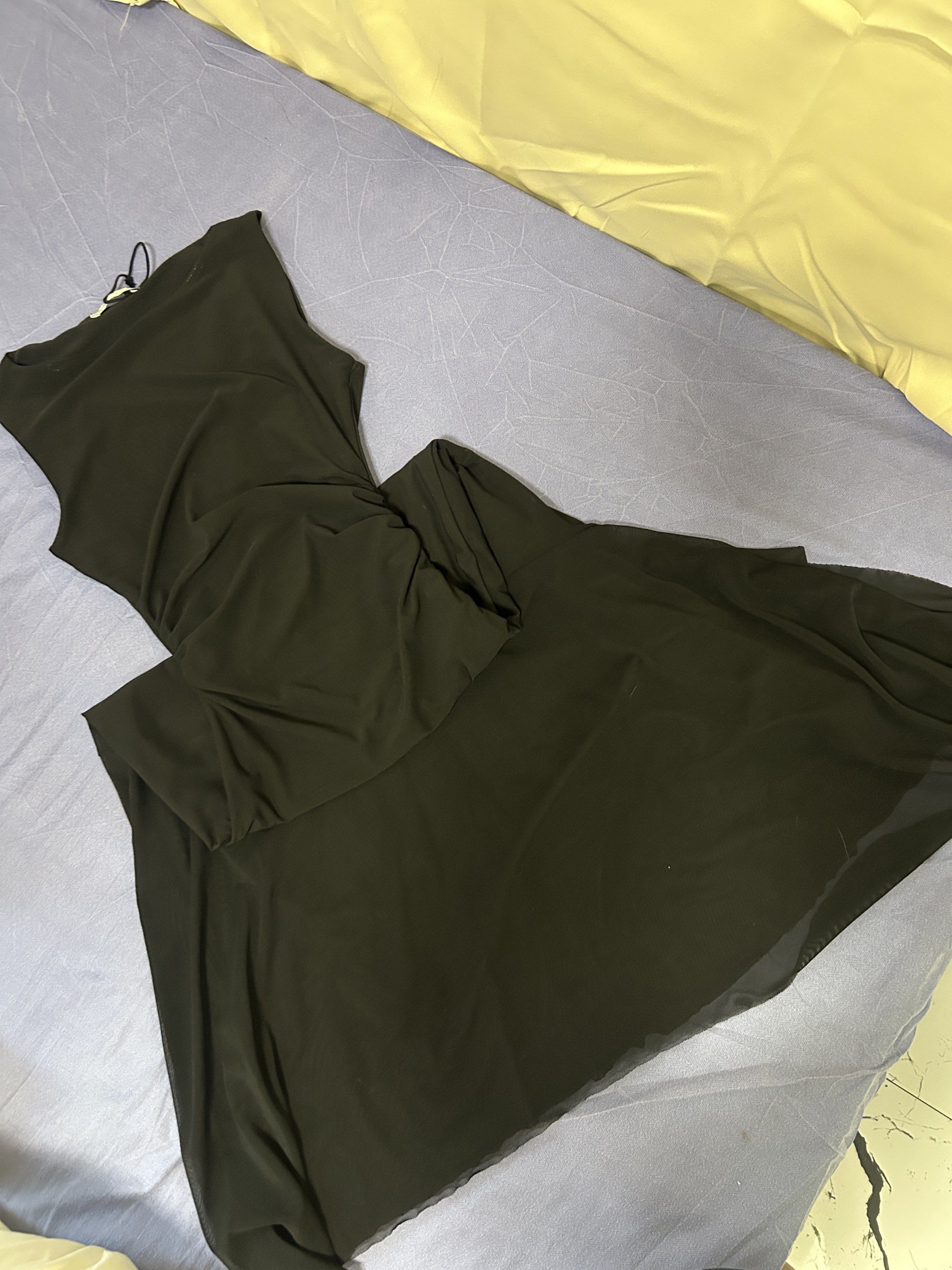 Bershka Black Long Dress (Category: Evening dresses & gowns) located in Manila. Submitted by eclaiire (Listing ID 1419528271, Image 3). Description: - XS to Small - Original bershka - Long Dress - Only used once for casual Prom - DM for measurements and When worn pictures - Negotiable MOP - Gcash - Pasabuy (lalamove, grab, and other app that offers payment pasabuy) - Cash (Only for meet up with 50% downpayment through gcash) MOD - Grab/Lalamove -