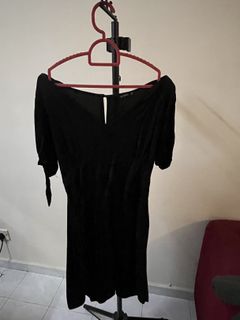 (Category: ) located in . Submitted by ellyyypreloved (Listing ID 1419533865, Image 1). Description: .