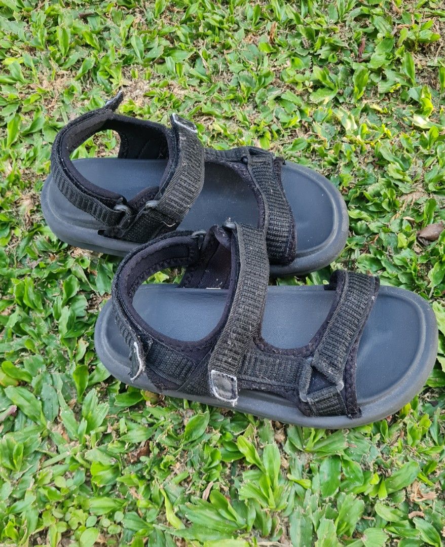 Black Velcro Strap Sandals for Kids (Category: Babies & Kids Fashion) located in Cavite. Submitted by helpusdeclutter (Listing ID 1419489236, Image 2). Description: Black Velcro Strap Sandals for Kids Size 20.8 cm. can fit 5-7 years old. with adjustable straps for a secure fit Ideal for everyday wear and outdoor activities in good used condition. Selling for only P300. .