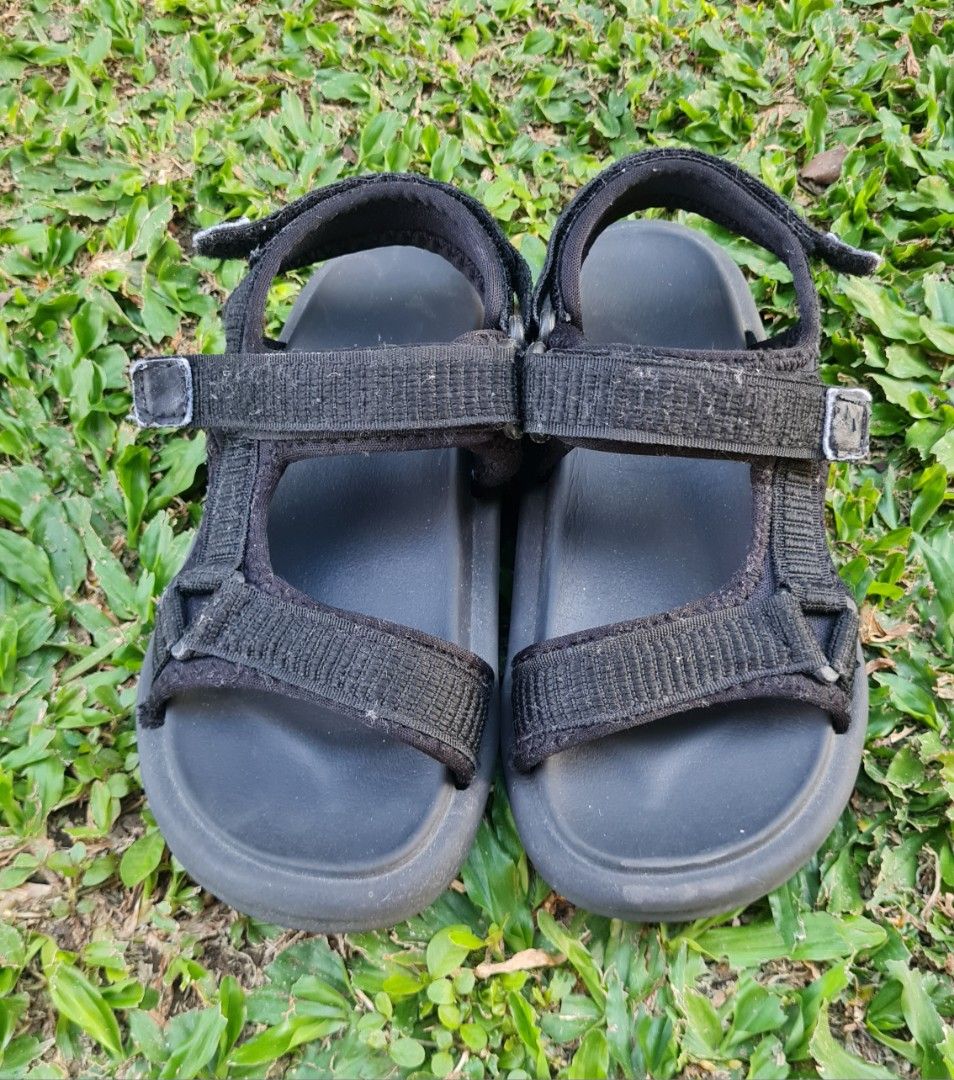 Black Velcro Strap Sandals for Kids (Category: Babies & Kids Fashion) located in Cavite. Submitted by helpusdeclutter (Listing ID 1419489236, Image 1). Description: Black Velcro Strap Sandals for Kids Size 20.8 cm. can fit 5-7 years old. with adjustable straps for a secure fit Ideal for everyday wear and outdoor activities in good used condition. Selling for only P300. .