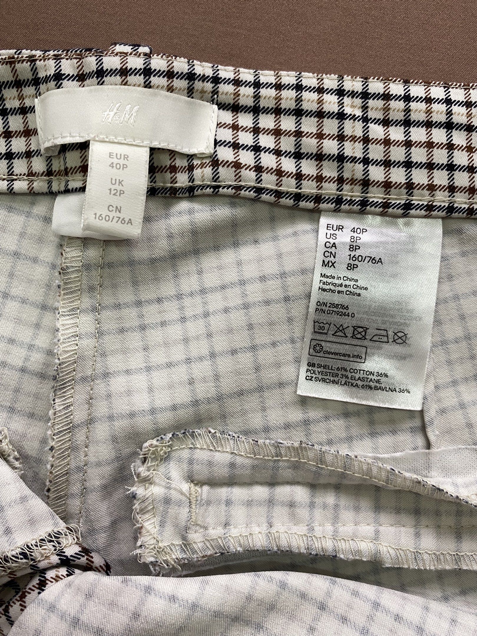 checkered pants H&M (Category: Other Bottoms) located in Las Pinas. Submitted by decluttermomsh (Listing ID 1419415441, Image 3). Description: US8 fits small to medium frame good condition hindi kupas barey used payment thru gcash plus SF .