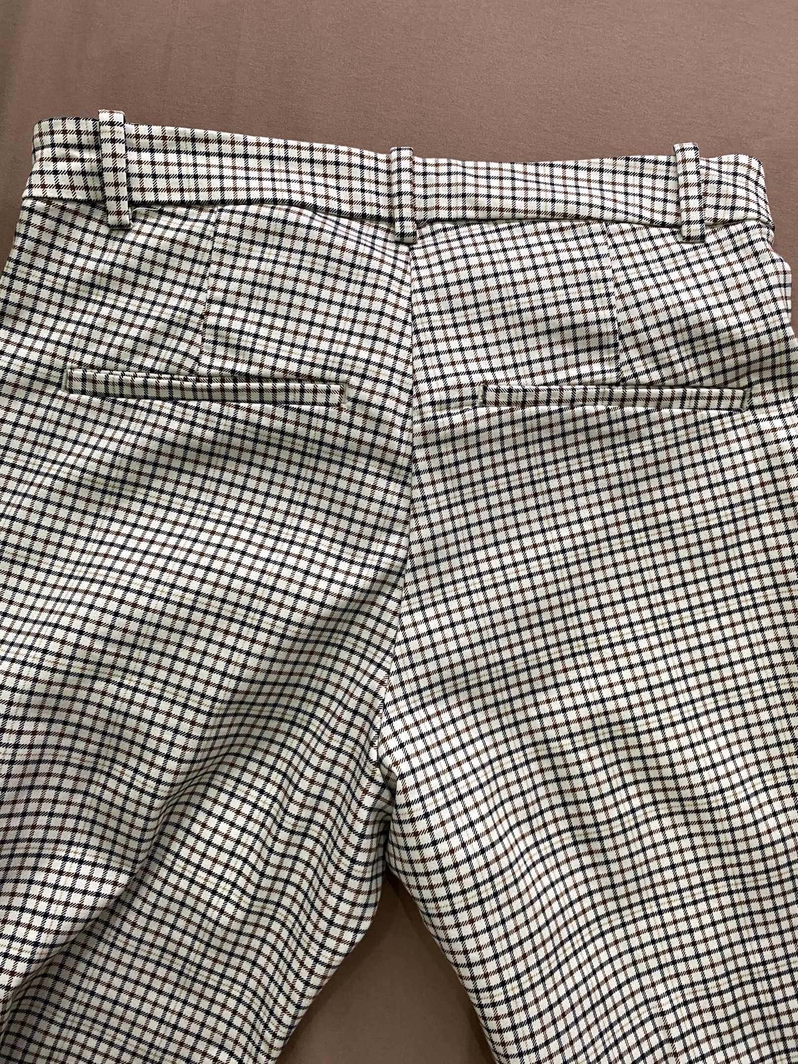 checkered pants H&M (Category: Other Bottoms) located in Las Pinas. Submitted by decluttermomsh (Listing ID 1419415441, Image 2). Description: US8 fits small to medium frame good condition hindi kupas barey used payment thru gcash plus SF .